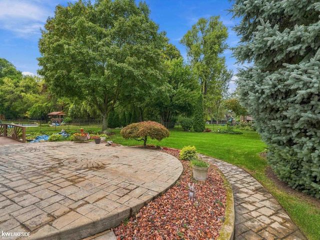 8825 Grace Street, Shelby Twp, MI 48317