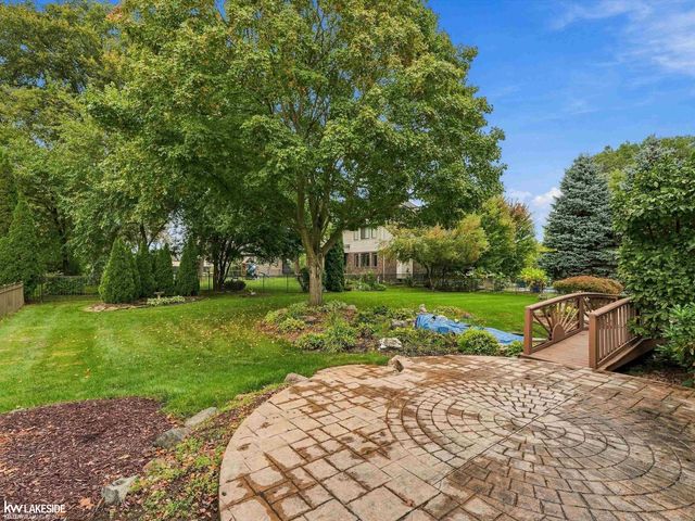 8825 Grace Street, Shelby Twp, MI 48317