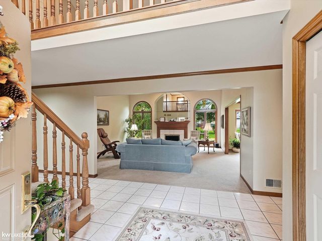 8825 Grace Street, Shelby Twp, MI 48317