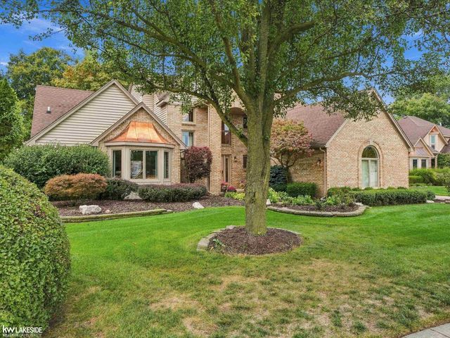 8825 Grace Street, Shelby Twp, MI 48317
