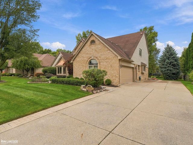 8825 Grace Street, Shelby Twp, MI 48317