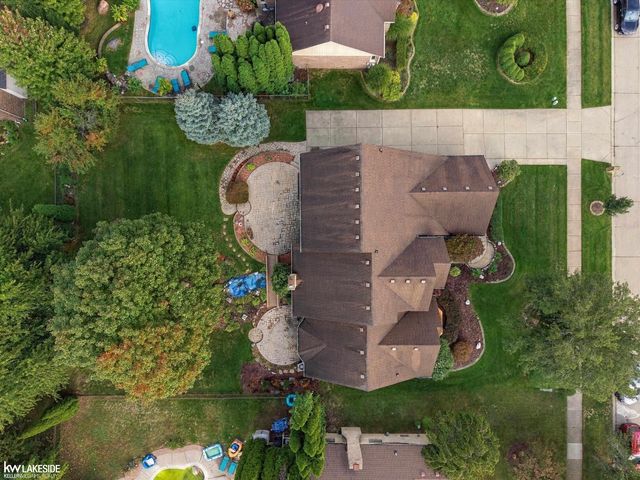 8825 Grace Street, Shelby Twp, MI 48317