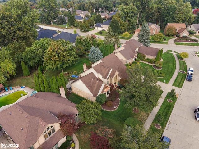 8825 Grace Street, Shelby Twp, MI 48317