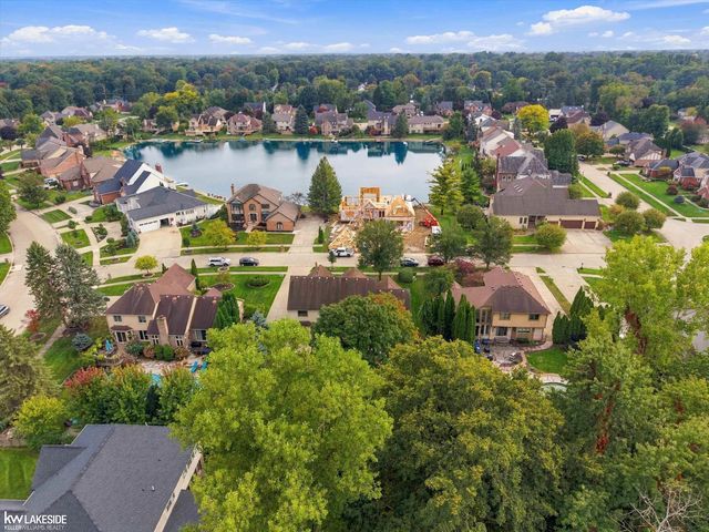 8825 Grace Street, Shelby Twp, MI 48317