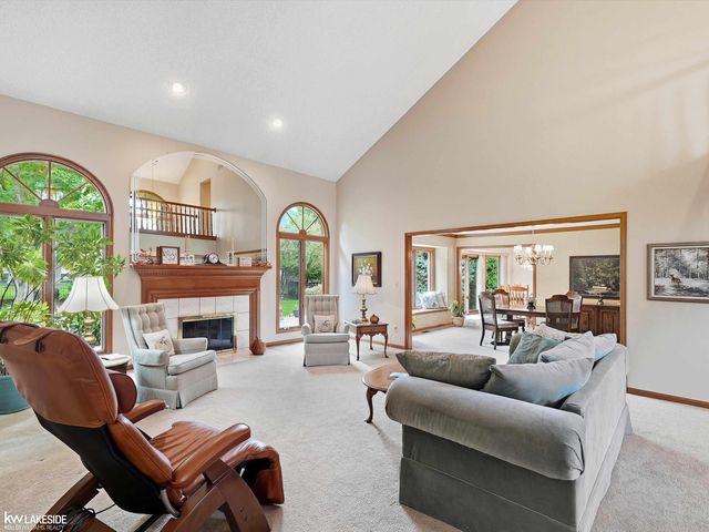 8825 Grace Street, Shelby Twp, MI 48317
