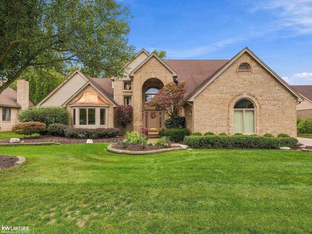 8825 Grace Street, Shelby Twp, MI 48317
