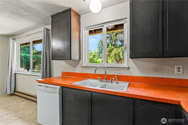 7913 4th Court SE, Lacey, WA 98503