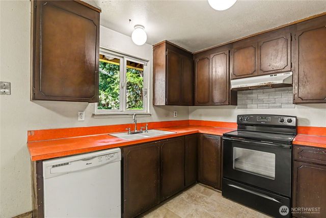 7913 4th Court SE, Lacey, WA 98503