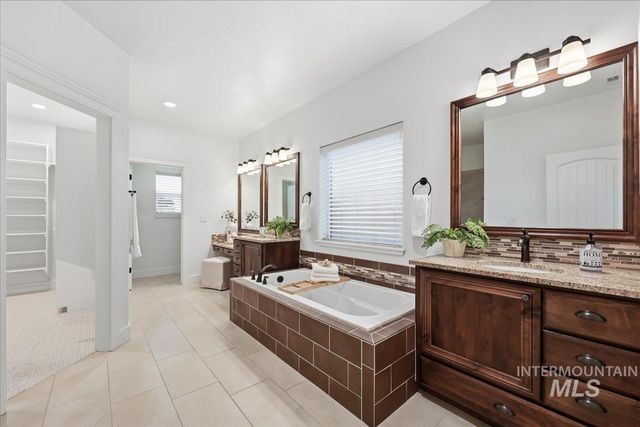 3811 E Darlington Dr, Meridian, ID 83642