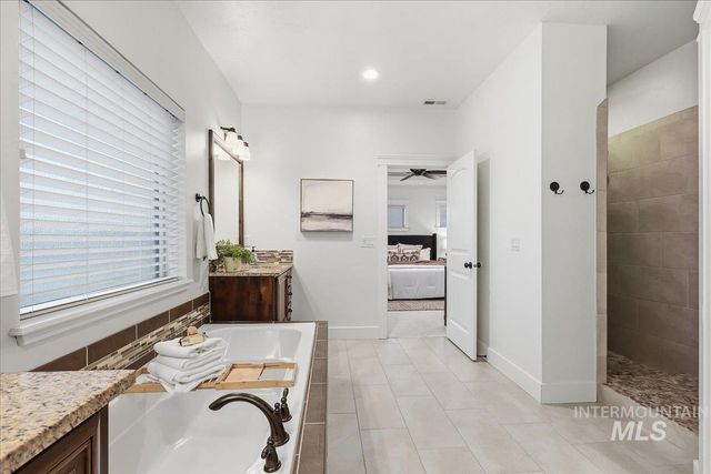 3811 E Darlington Dr, Meridian, ID 83642