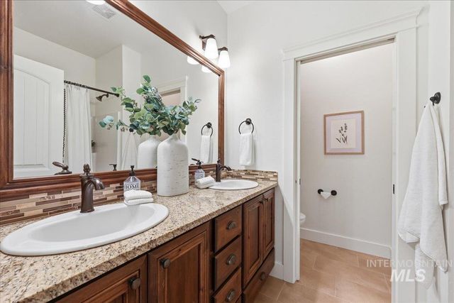 3811 E Darlington Dr, Meridian, ID 83642