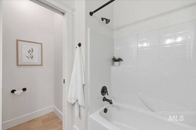 3811 E Darlington Dr, Meridian, ID 83642