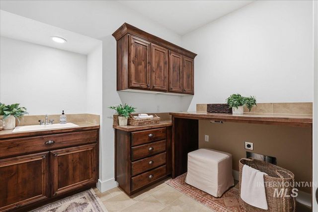 3811 E Darlington Dr, Meridian, ID 83642