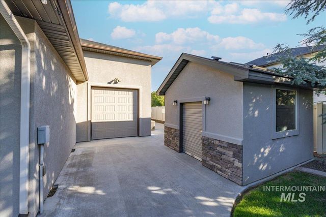 3811 E Darlington Dr, Meridian, ID 83642