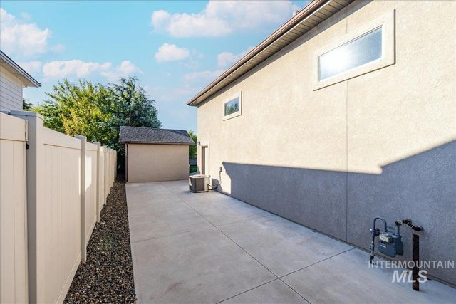 3811 E Darlington Dr, Meridian, ID 83642