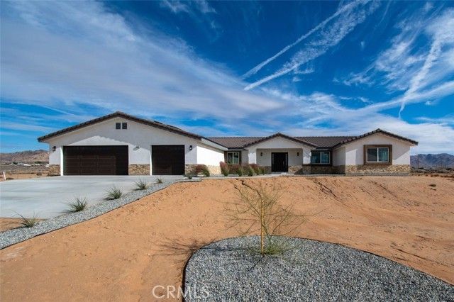 16925 Nanticoke, Apple Valley, CA 92307