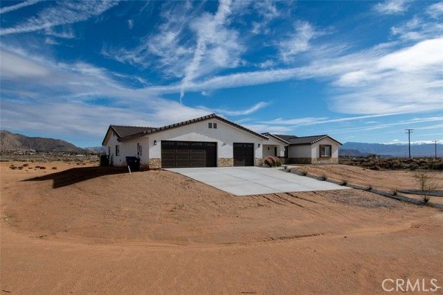 16925 Nanticoke, Apple Valley, CA 92307