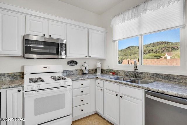 9471 N Whispering Shadows Way, Tucson, AZ 85743