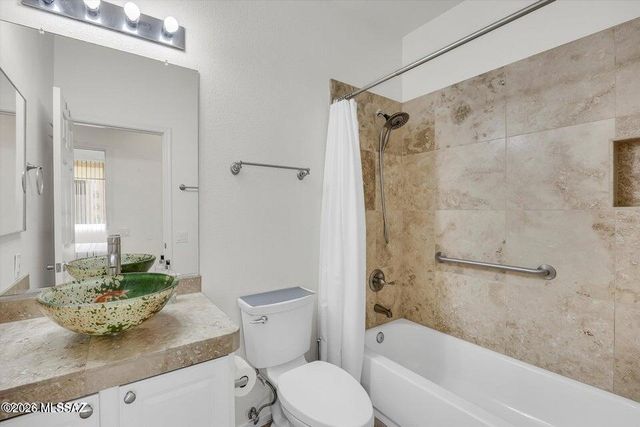 9471 N Whispering Shadows Way, Tucson, AZ 85743