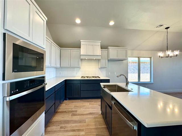 9332 NW 143 Street, Yukon, OK 73099