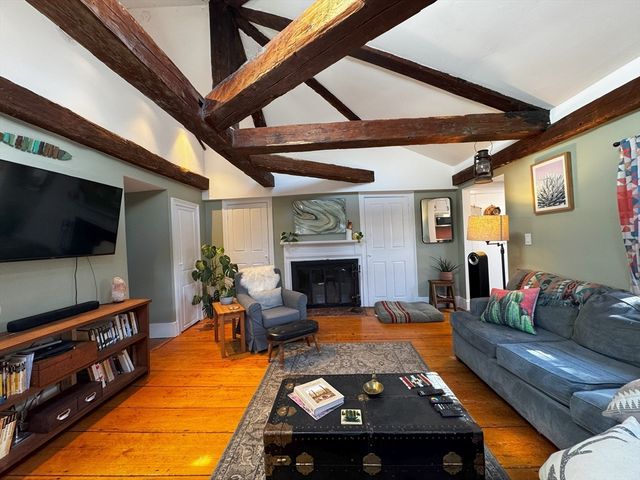 6 Andrew St 3, Salem, MA 01970