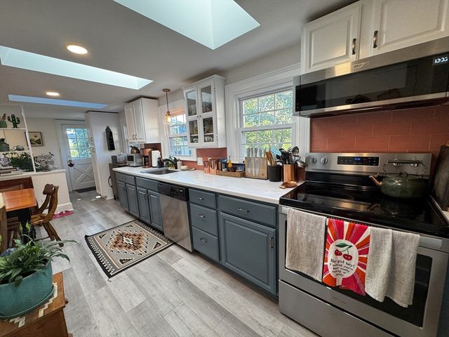 6 Andrew St 3, Salem, MA 01970