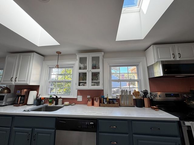 6 Andrew St 3, Salem, MA 01970