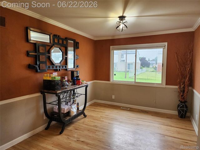 27336 Pierce Street, Southfield, MI 48076