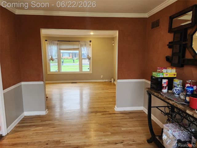27336 Pierce Street, Southfield, MI 48076