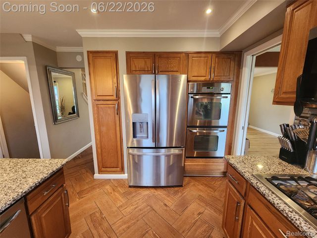 27336 Pierce Street, Southfield, MI 48076