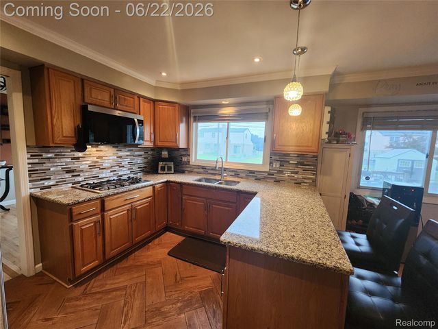 27336 Pierce Street, Southfield, MI 48076