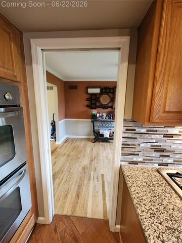 27336 Pierce Street, Southfield, MI 48076