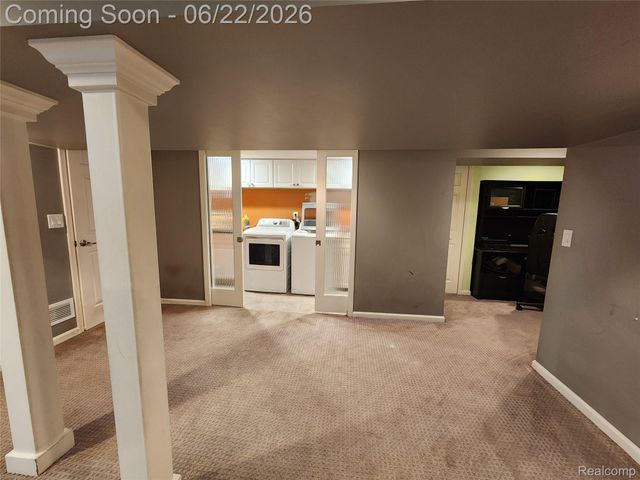 27336 Pierce Street, Southfield, MI 48076