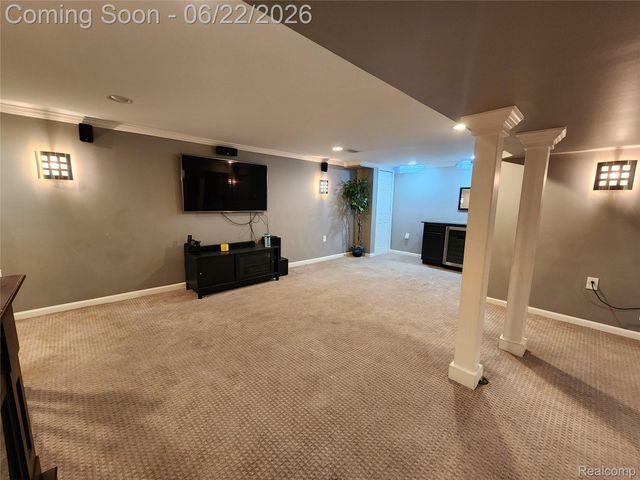 27336 Pierce Street, Southfield, MI 48076