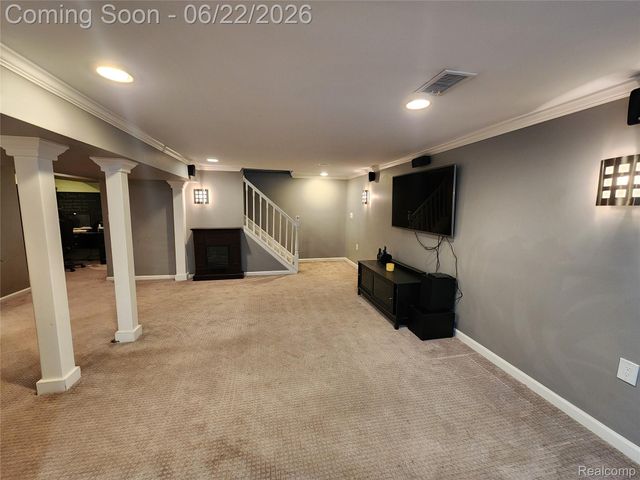 27336 Pierce Street, Southfield, MI 48076
