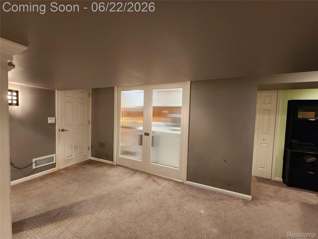 27336 Pierce Street, Southfield, MI 48076