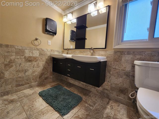 27336 Pierce Street, Southfield, MI 48076