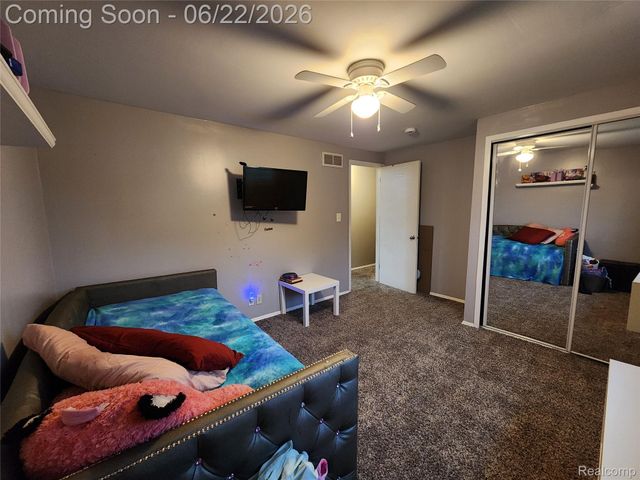 27336 Pierce Street, Southfield, MI 48076