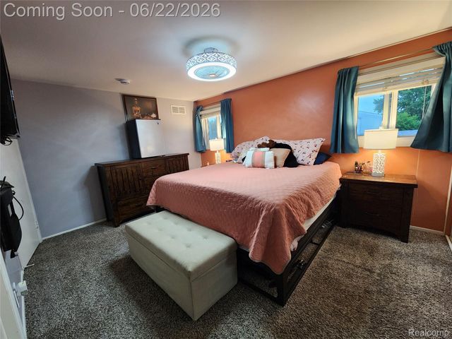 27336 Pierce Street, Southfield, MI 48076