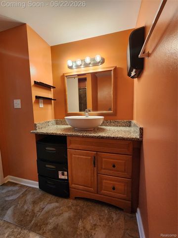 27336 Pierce Street, Southfield, MI 48076