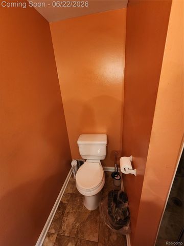 27336 Pierce Street, Southfield, MI 48076