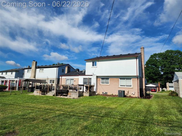 27336 Pierce Street, Southfield, MI 48076