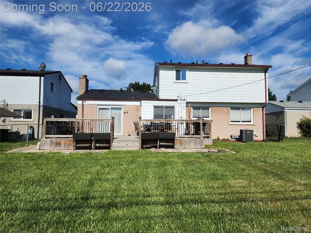 27336 Pierce Street, Southfield, MI 48076