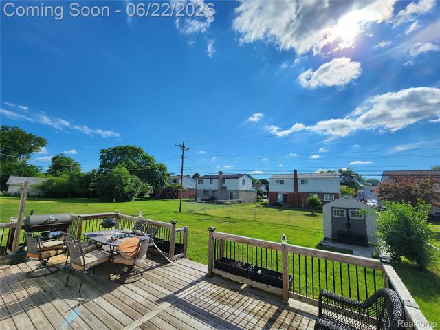 27336 Pierce Street, Southfield, MI 48076
