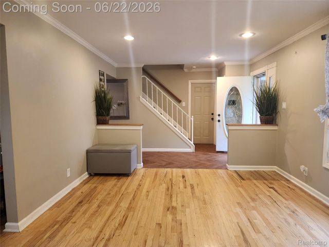 27336 Pierce Street, Southfield, MI 48076