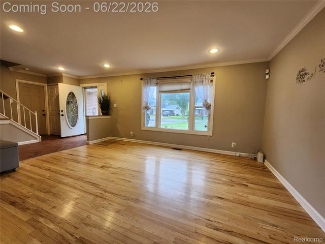 27336 Pierce Street, Southfield, MI 48076