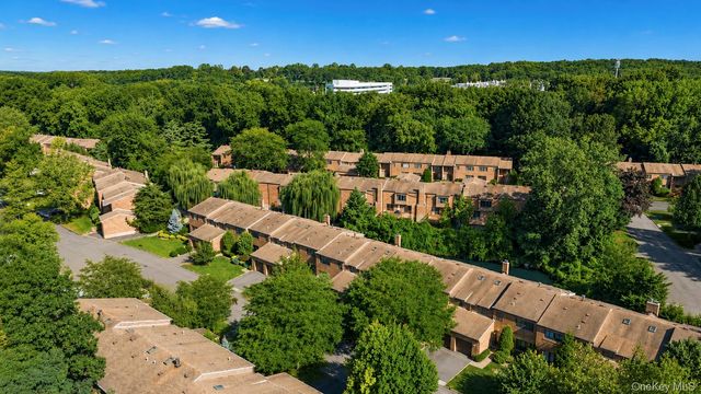 95 Windsor Gate Drive, New Hyde Park, NY 11040