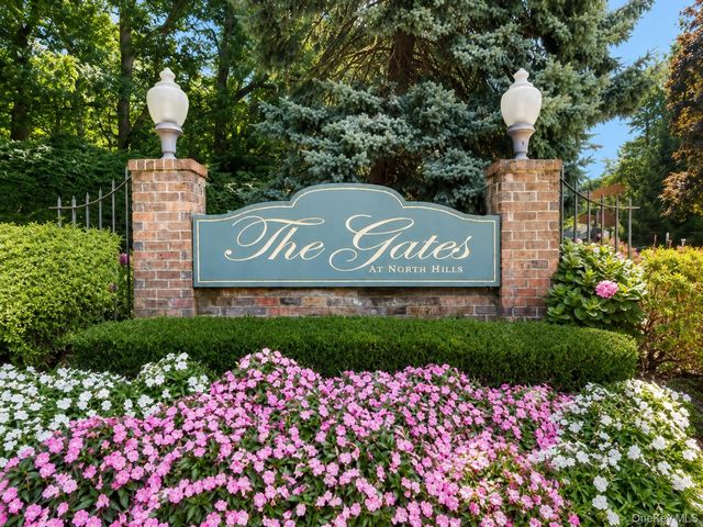 95 Windsor Gate Drive, New Hyde Park, NY 11040