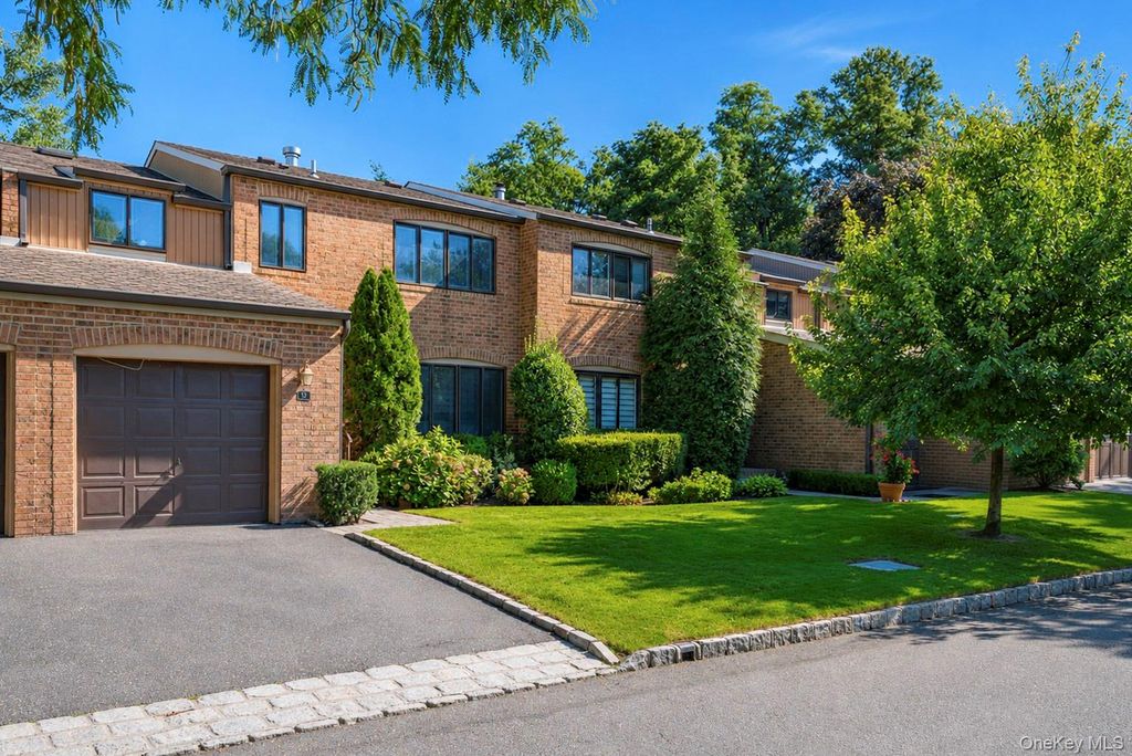 95 Windsor Gate Drive, New Hyde Park, NY 11040 — photo 2