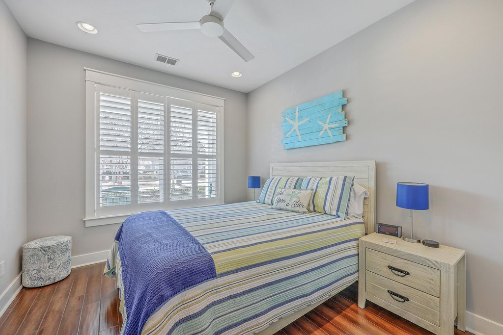 Image 31 of property listing at 114 Harbor Trace Lane, Summerville, SC 29486